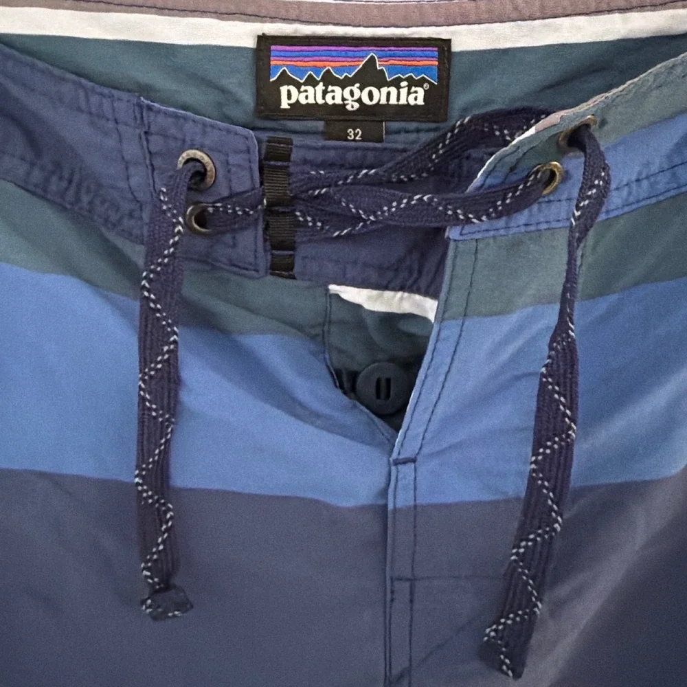 Patagonia Men 32 Board Shorts Blue Striped Nylon Swim Trunks Zip Pocket 9 Inseam
